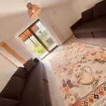 Kara Kedi Villa's كمر