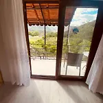 Kara Kedi Villa's فيلة *