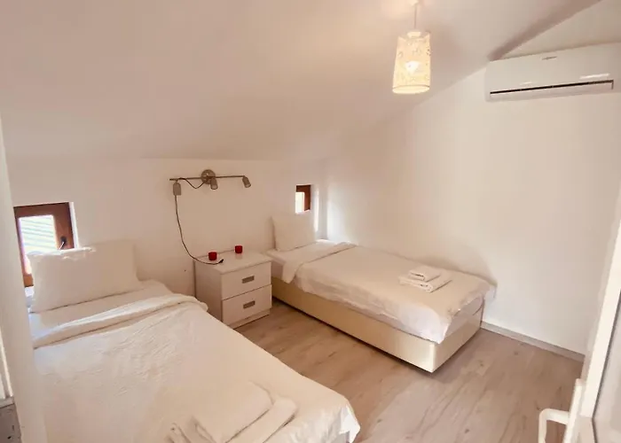 Kara Kedi Villa's *