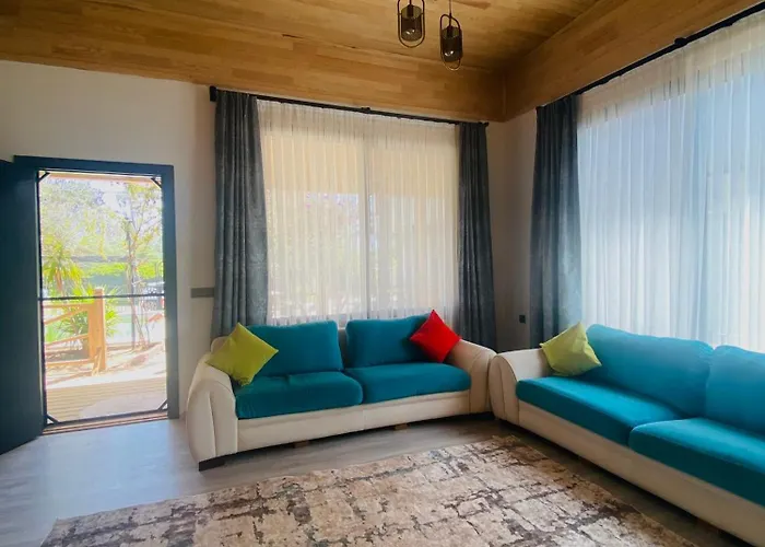 Kara Kedi Villa's * كمر