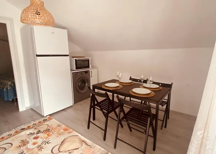 Kara Kedi Villa's * كمر