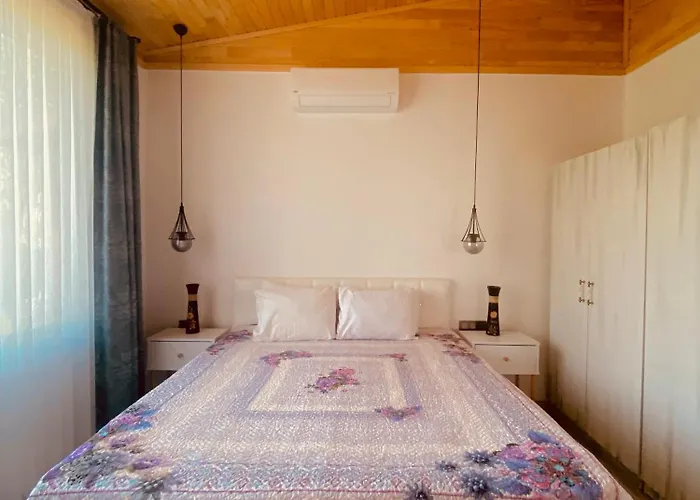 Kara Kedi Villa's كمر